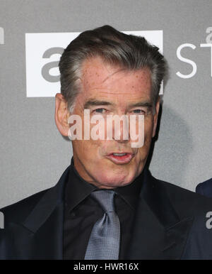 Hollywood, CA. 06Th avr, 2017. Pierce Brosnan, à AMC's 'fils' Premiere dans la At ArcLight Hollywood en Californie le 03 avril 2017. Credit : Fs/media/Alamy Punch Live News Banque D'Images