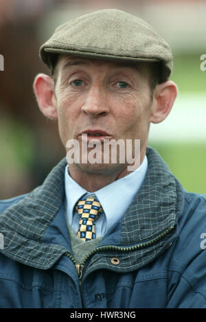 PATRICK MURPHY, entraîneur de chevaux de course HIPPODROME DE NEWMARKET EN ANGLETERRE 03 Mai 2003 Banque D'Images