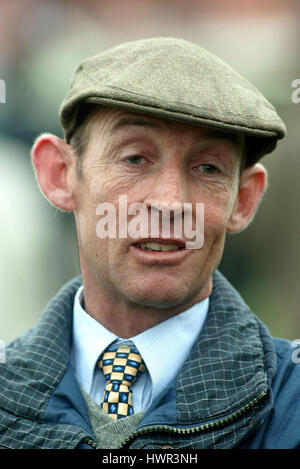 PATRICK MURPHY, entraîneur de chevaux de course HIPPODROME DE NEWMARKET EN ANGLETERRE 03 Mai 2003 Banque D'Images