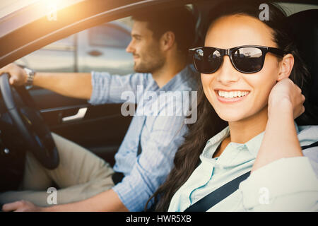 Couple dans une voiture Banque D'Images