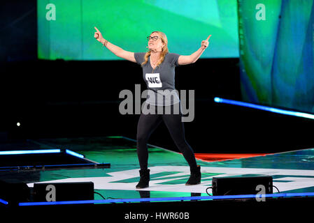 Kate Winslet sur scène lors de la journée nous UK Charity Event et les concerts, l'ETI Arena, London. Banque D'Images