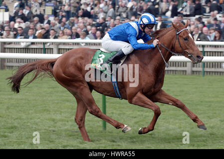 HAAFHD GAGNE CRAVEN STAKES 2004 monté par R.HILLS NEWMARKET NEWMARKET RACECOURSE 15 Avril 2004 Banque D'Images