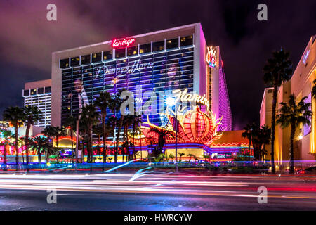 Las Vegas Strip et Flamingo Hotel Casino de nuit - Las Vegas, Nevada, USA Banque D'Images