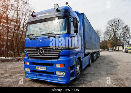 Kiev, Ukraine - le 22 mars 2017 : Mercedes-Benz Actros, heavy duty truck présenté par Mercedes-Benz en 1995. Banque D'Images