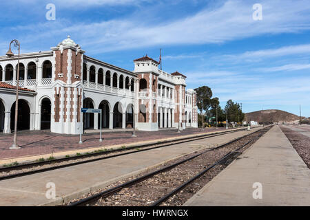 Barstow, California, USA - 11 mars 2017 Historique : Barstow Harvey House gare dans le désert de Mojave. Banque D'Images