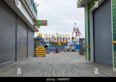 SEASIDE HEIGHTS, NEW JERSEY - le 21 mars 2017 : Le Casino Pier amusement park est en cours de construction et se préparer pour l'été Banque D'Images