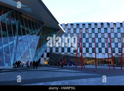 Façade du théâtre bord gais à Dublin, en Irlande, dans la soirée, avec une architecture bâtiment à côté de c Banque D'Images