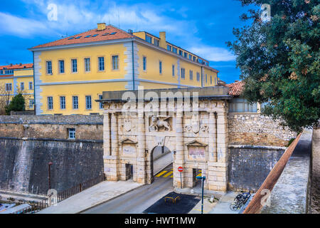Ancienne vue panoramique à Land Gate dans Zadar, Croatie. Banque D'Images