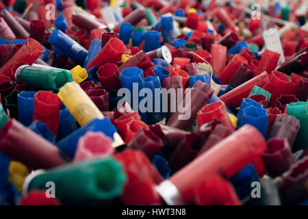 Close-up de cartouches de fusil colorés Banque D'Images