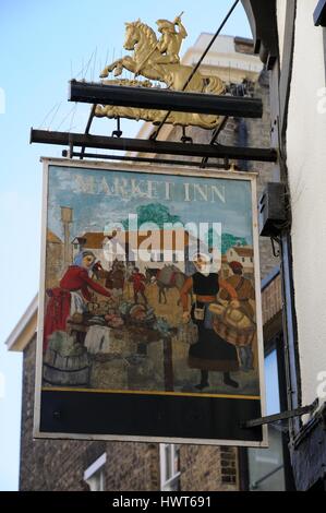 Le marché Inn , Huntingdon, Cambridgeshire, a ses origines n la 16e cenury. Banque D'Images