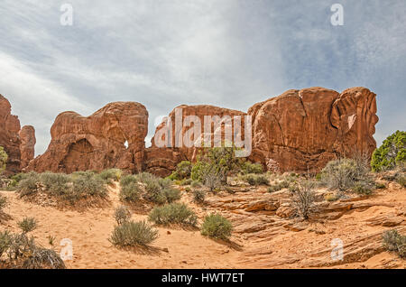 Ces formations de grès dans la section windows de Arches National Park ressemble à une parade d'éléphants. Banque D'Images