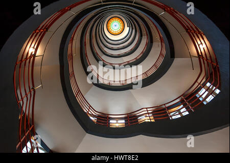 Escalier ronde en bâtiment Sprinkenhof Kontor, Hambourg, Allemagne Banque D'Images