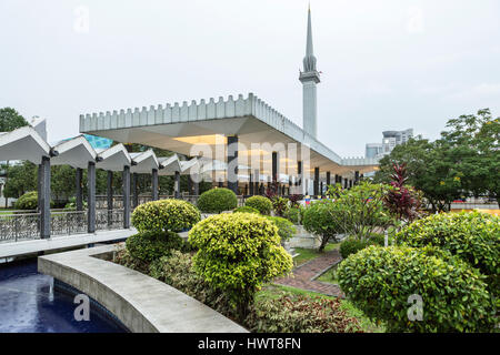 L'extérieur de la Masjid Negara Mosquée nationale, à Kuala Lumpur, Malaisie Banque D'Images