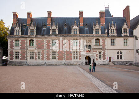 La façade de l'aile Louis XII, avec l'entrée principale du château de Blois Banque D'Images