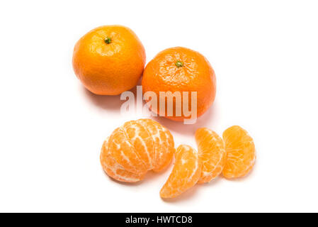 Fruit de la mandarine avec des feuilles et les gars. Banque D'Images