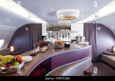 Qatar Airways salon classe affaires, à bord d'Airbus A380-800. Banque D'Images
