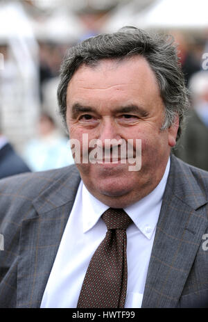 Entraîneur de chevaux de course NEWCOMBE TONY entraîneur de chevaux de course HIPPODROME DE YORK YORK ANGLETERRE 14 Mai 2010 Banque D'Images