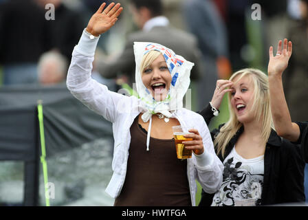 Les COURSES À RACEGOERS YORK FESTIVAL MAI HIPPODROME DE YORK YORK ANGLETERRE 16 Mai 2008 Banque D'Images