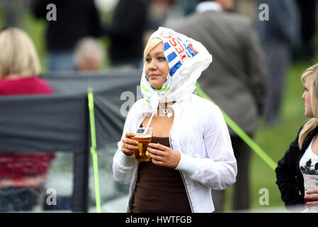 Les COURSES À RACEGOERS YORK FESTIVAL MAI HIPPODROME DE YORK YORK ANGLETERRE 16 Mai 2008 Banque D'Images