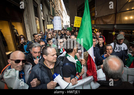 Rome, Italie. Mar 22, 2017. Une manifestation de citoyens 'Surround' dans Piazza Montecitorio Parlement de demander des élections anticipées. Credit : Leo Claudio De Petris/Pacific Press/Alamy Live News Banque D'Images