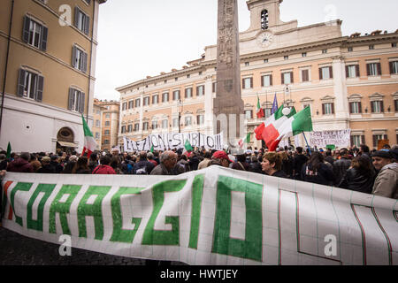 Rome, Italie. Mar 22, 2017. Une manifestation de citoyens 'Surround' dans Piazza Montecitorio Parlement de demander des élections anticipées. Credit : Leo Claudio De Petris/Pacific Press/Alamy Live News Banque D'Images