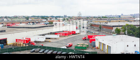 Maspeth, NY, USA - Le 12 juillet 2015 : Coca-Cola distributeur, il ' d'une boisson gazeuse produite par The Coca-Cola Company Banque D'Images