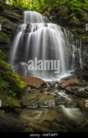 Le voir de très près de Kate's Falls dans la région de Glade Creek de la New River Gorge prise après un épisode de fortes pluies. Banque D'Images