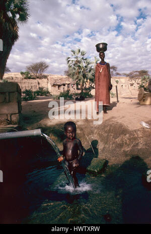 Womans Turkana au village de Eliye Springs, le lac Turkana, au nord du Kenya Banque D'Images