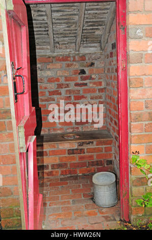 Toilettes à l'extérieur de style victorien, Blists Hill Victorian Village.Westhaven Banque D'Images