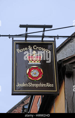 Signer la Rose and Crown, Ludlow. Banque D'Images