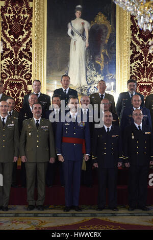 Madrid, Madrid, Espagne. Mar 23, 2017. Le roi Felipe VI d'Espagne assiste à un public de militaires au Palacio Real le 23 mars 2017 à Madrid.Le roi Felipe d'Espagne a minute de silence pour les victimes de crise de terreur de Londres. Crédit : Jack Abuin/ZUMA/Alamy Fil Live News Banque D'Images