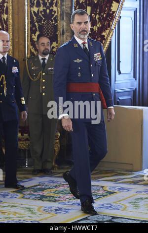 Madrid, Madrid, Espagne. Mar 23, 2017. Le roi Felipe VI d'Espagne assiste à un public de militaires au Palacio Real le 23 mars 2017 à Madrid.Le roi Felipe d'Espagne a minute de silence pour les victimes de crise de terreur de Londres. Crédit : Jack Abuin/ZUMA/Alamy Fil Live News Banque D'Images