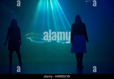 Tate Modern, Londres, Royaume-Uni. 23 mars 2017. BMW Tate Live, 10 jours 6 nuits, une exposition où la présence de public est fondamentale. Credit : Malcolm Park editorial/Alamy Live News. Banque D'Images