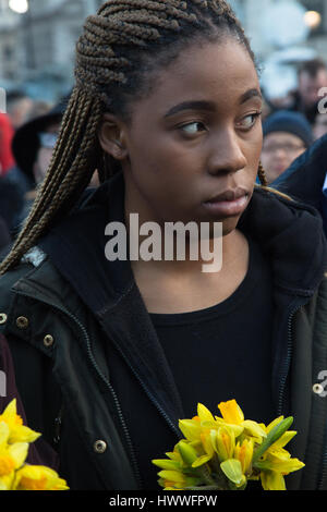 Londres, Royaume-Uni. 23 mars 2017. Maire de London à rendre hommage au cours d'une veillée à la suite de l'attaque d'hier dans lequel un policier a été tué. Credit : Thabo Jaiyesimi/Alamy Live News Banque D'Images