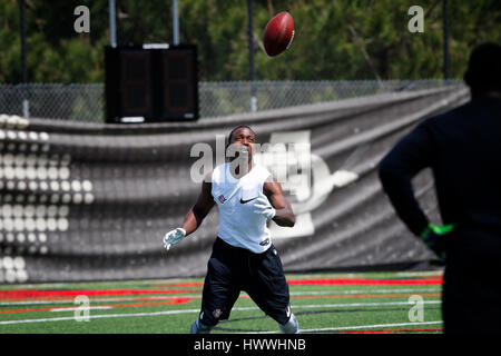 San Diego, Californie, USA. Mar 23, 2017. Joueurs courent à travers plusieurs exercices au cours de la journée à SDSU Pro en face de scouts NFL. Credit : Nelvin C. Cepeda/San Diego Union-Tribune/ZUMA/Alamy Fil Live News Banque D'Images