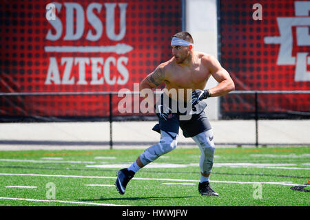 San Diego, Californie, USA. Mar 23, 2017. SAN DIEGO, Californie, USA -- 23 mars 2017.CRÉDIT OBLIGATOIRE : PHOTO PAR NELVIN C. CEPEDA, SAN DIEGO UNION TRIBUNE-.Linebacker Calvin Munson traverse plusieurs exercices à Pro Day at SDSU lors d'un entraînement pour les scouts NFL. Credit : Nelvin C. Cepeda/San Diego Union-Tribune/ZUMA/Alamy Fil Live News Banque D'Images