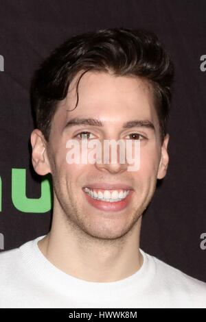 Los Angeles, CA, USA. Mar 23, 2017. Jordan Gavaris aux arrivées d'ORPHAN BLACK au 34th Annual Paleyfest Los Angeles, le Kodak Theater à Hollywood et Highland Center, Los Angeles, CA, 23 mars 2017. Credit : Priscilla Grant/Everett Collection/Alamy Live News Banque D'Images