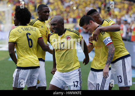 Barranquilla, Colombie. Mar 23, 2017. La Colombie est James Rodriguez (2e R) célèbre après avoir marqué pendant le match de qualification pour l'Amérique du Sud pour la Coupe du Monde FIFA 2018 la Russie contre la Bolivie, qui a eu lieu dans la région métropolitaine de Roberto Melendez stadium, Barranquilla, Colombie, le 23 mars 2017. Credit : Juan Paez/COLPRENSA/Xinhua/Alamy Live News Banque D'Images