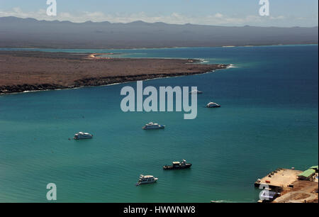 Voir l'atterrissage d'un avion de l'bras de mer entre les îles de Baltra et Santa Cruz, qui sont tous deux partie de l'archipel des Galapagos - appartenant à l'Equateur. Prise le 22.10.2016. Photo : Reinhard Kaufhold/dpa-Zentralbild/ZB | conditions dans le monde entier Banque D'Images