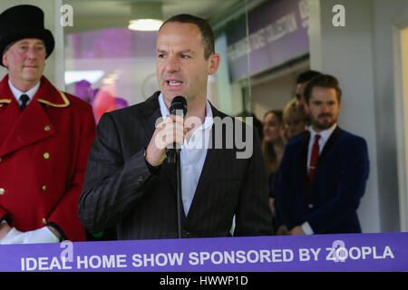 Olympia Londres, Royaume-Uni. 24Th Mar, 2017. Martin Lewis. Katie Piper, Fred Sirieix et Martin Lewis l'ouverture officielle de l'Ideal Home Show parrainé par Zoopla à l'Olympia de Londres. Les célébrités prendre part au lancement l'Ideal Home Show. Credit : Dinendra Haria/Alamy Live News Banque D'Images