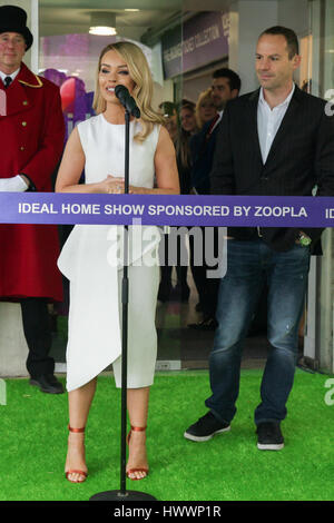 Olympia Londres, Royaume-Uni. 24Th Mar, 2017. Katie Piper, Fred Sirieix et Martin Lewis l'ouverture officielle de l'Ideal Home Show parrainé par Zoopla à l'Olympia de Londres. Les célébrités prendre part au lancement l'Ideal Home Show. Credit : Dinendra Haria/Alamy Live News Banque D'Images