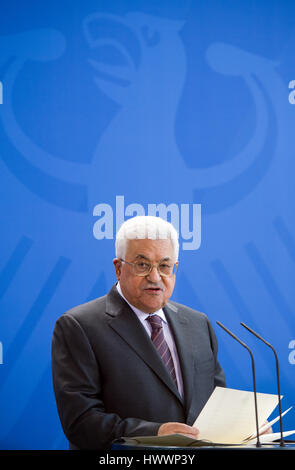 Berlin, Allemagne. 24Th Mar, 2017. Le président palestinien Mahmoud Abbas parle lors d'une déclaration est joint avec la Chancelière allemande Angela Merkel (CDU) à la chancellerie à Berlin, Allemagne, 24 mars 2017. Photo : Soeren Stache/dpa/Alamy Live News Banque D'Images