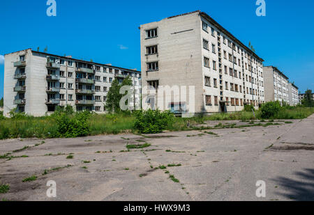 Bâtiments résidentiels abandonnés de Skrunda-1 Ghost Town, ancien site de la station radar de Dnepr soviétique de la guerre froide, près de la ville de Skrunda en Lettonie Banque D'Images