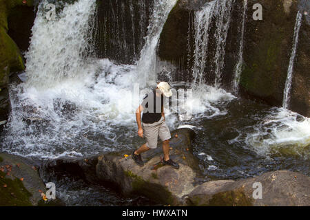 Un trou sur la natation populaires Cullasaja River Gorge dans la forêt nationale de Nantahala le long de l'US Highway 64 est également connu sous le nom de chutes de carrière. Cette section Banque D'Images