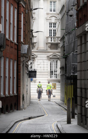 Les agents de police à cheval, ville de Londres. Banque D'Images