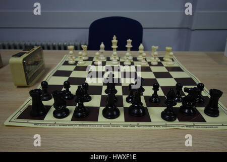 Friendly jeux à un club d'échecs local. Banque D'Images