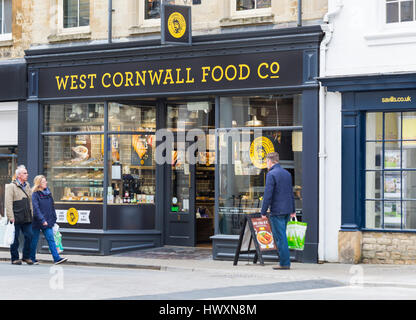 Cirencester - West Cornwall Food Co magasin à la rue de Cricklade, Cirencester, Gloucestershire en Mars Banque D'Images