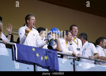 IAN POULTER CÉLÉBRER L'équipe européenne victorieuse de l'équipe européenne victorieuse thé Celtic Manor Resort VILLE DE NEWPORT AU PAYS DE GALLES 04 Octobre Banque D'Images