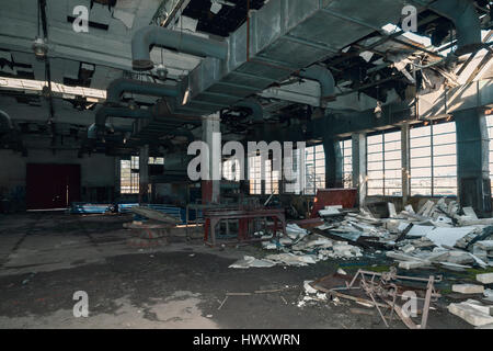 Vieilles usines abandonnées et détruites Banque D'Images