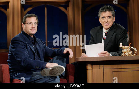 Bob Saget, gauche, conversations avec l'hôte Craig Ferguson lors d'un segment de la 'Late Late Show avec Craig Ferguson' à CBS Television City à Los Angeles, Californie le 16 février 2010. Photo par Francis Specker Banque D'Images